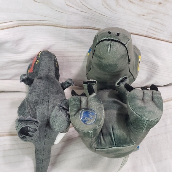 Jurassic World Raptor & Carnotaurus Dinosaur Plush Stuffed Set Of 2 Gray 2022 - Picture 5 of 11
